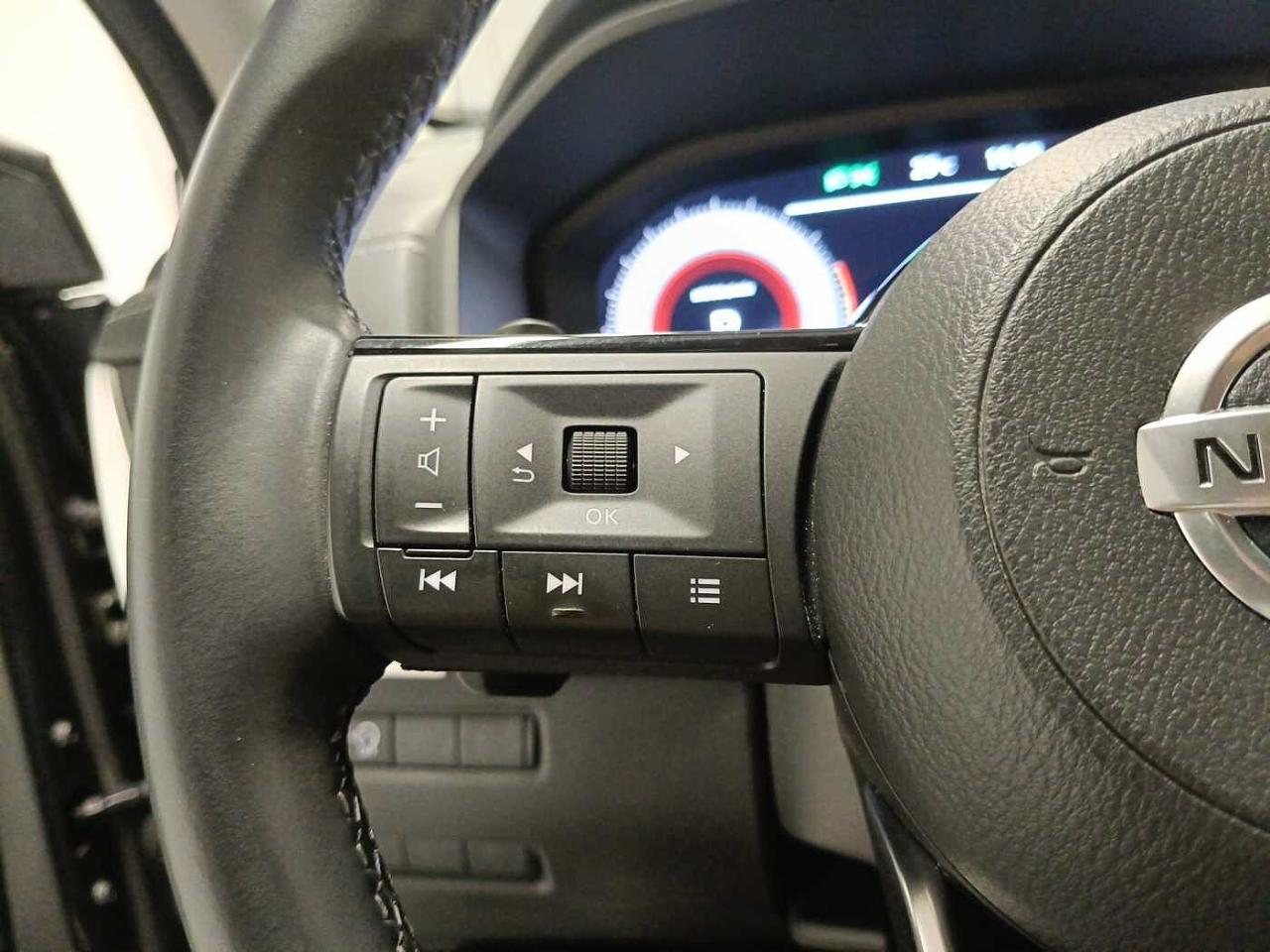 Nissan Nissan Qashqai usata, con antenna shark