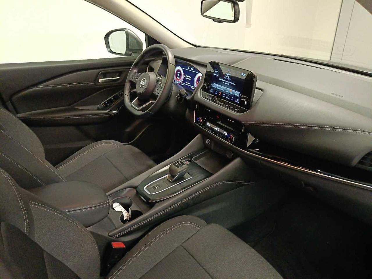 Nissan Nissan Qashqai usata, con bracciolo porta oggetti