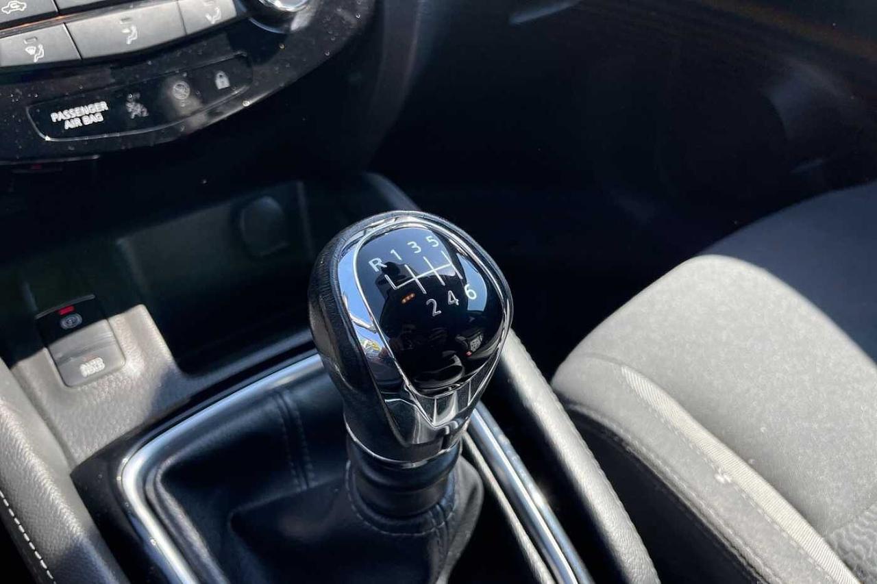 Nissan Nissan Qashqai usata, con bagagliaio con doppio fondo modulare