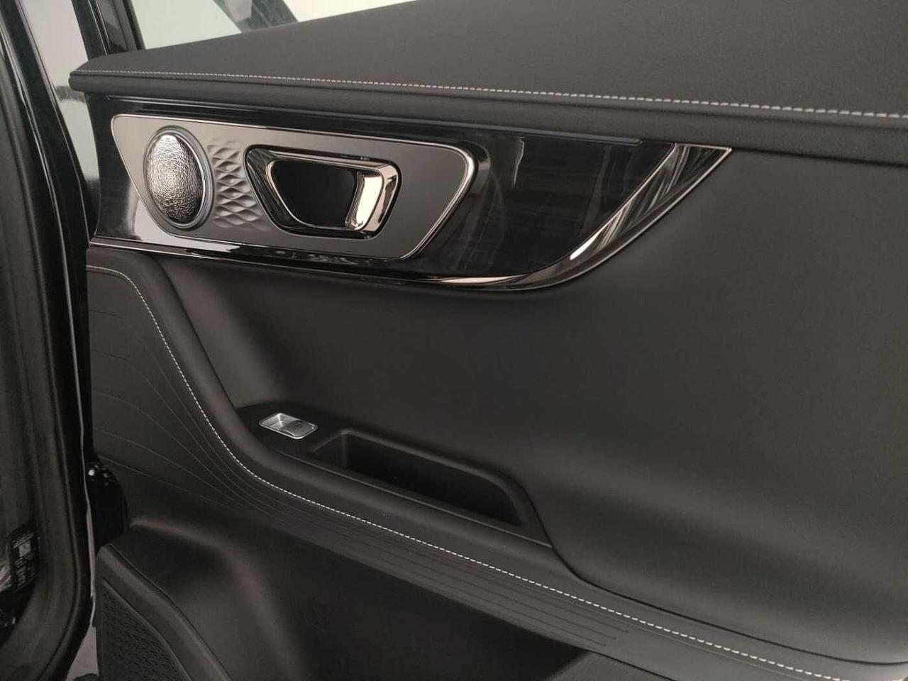 Omoda Omoda C5 usata, con 2 prese da 12V (abitacolo anteriore e bagagliaio)