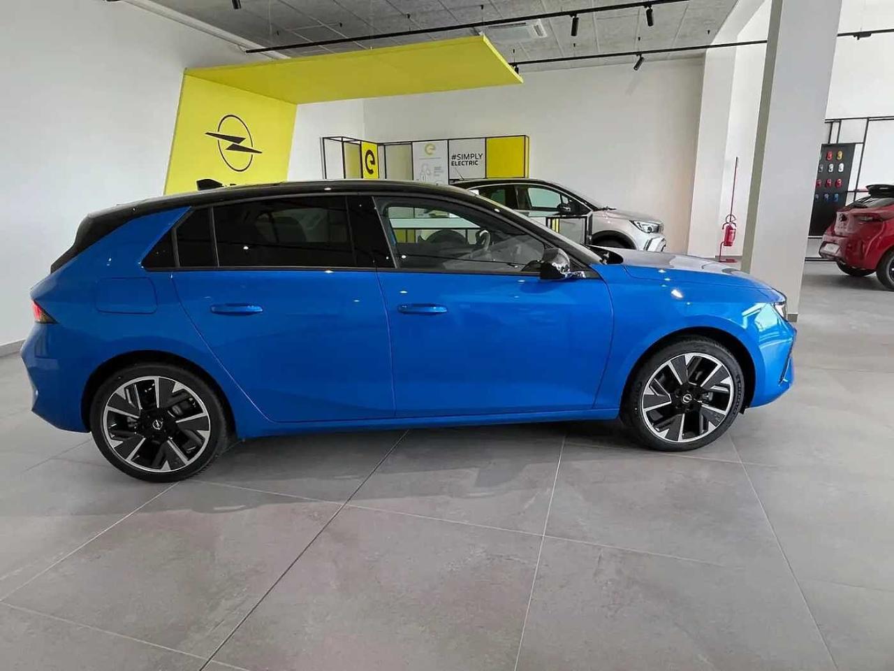 Opel Opel Astra usata, con allestimento interno: pelle parziale