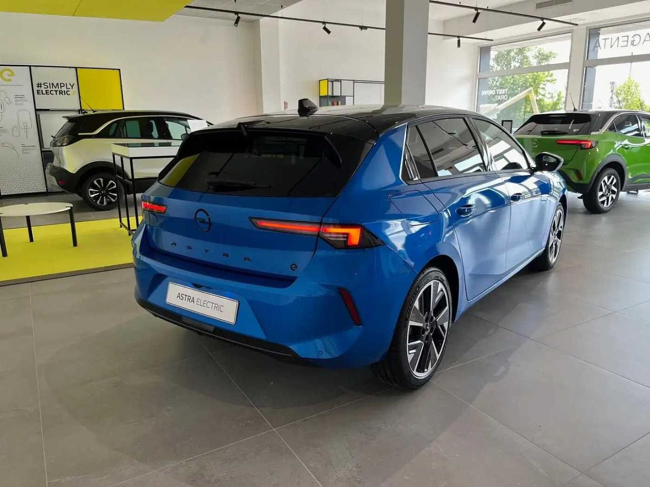 Opel Opel Astra usata, con assistente di corsia
