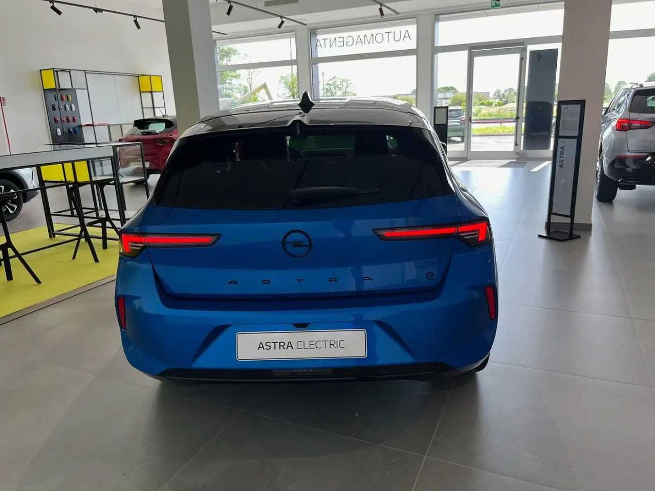 Opel Opel Astra usata, con Badge specifico "e"