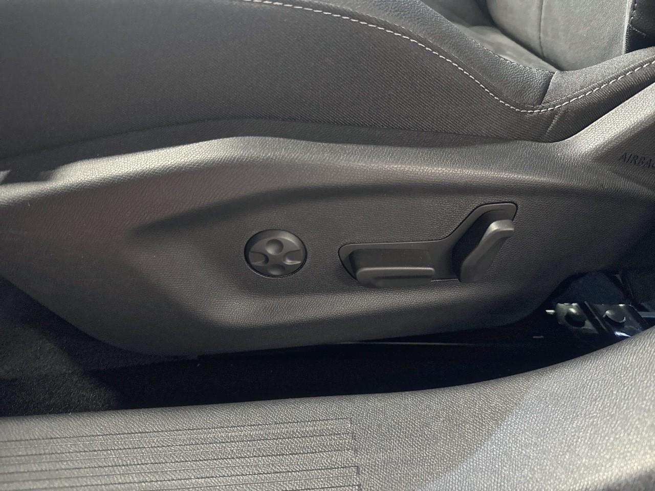Opel Opel Astra usata, con assistenza alla frenata di emergenza
