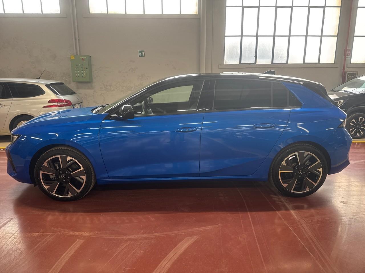 Opel Opel Astra usata, con bracciolo anteriore