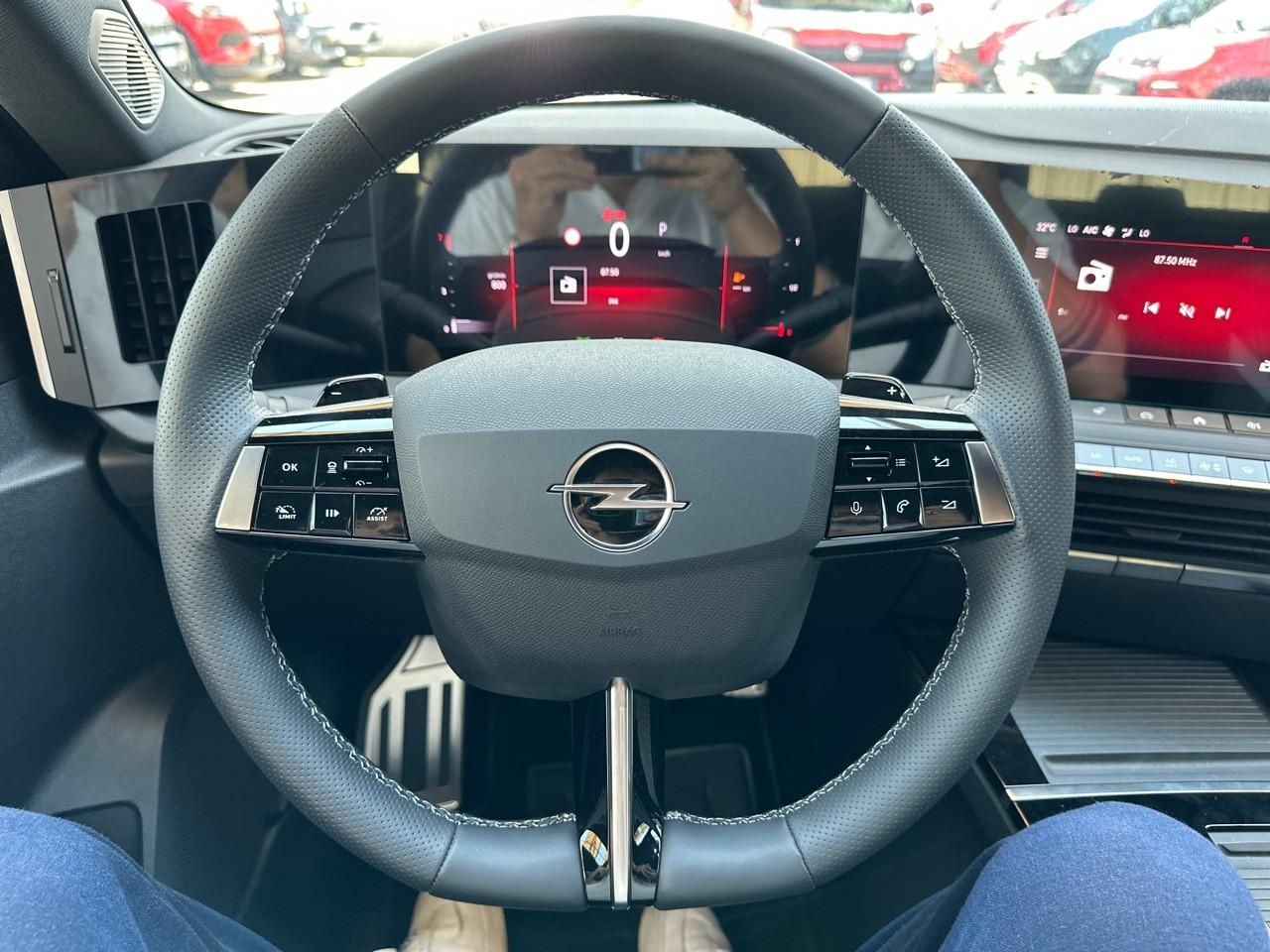 Opel Opel Astra usata, con 6 altoparlanti