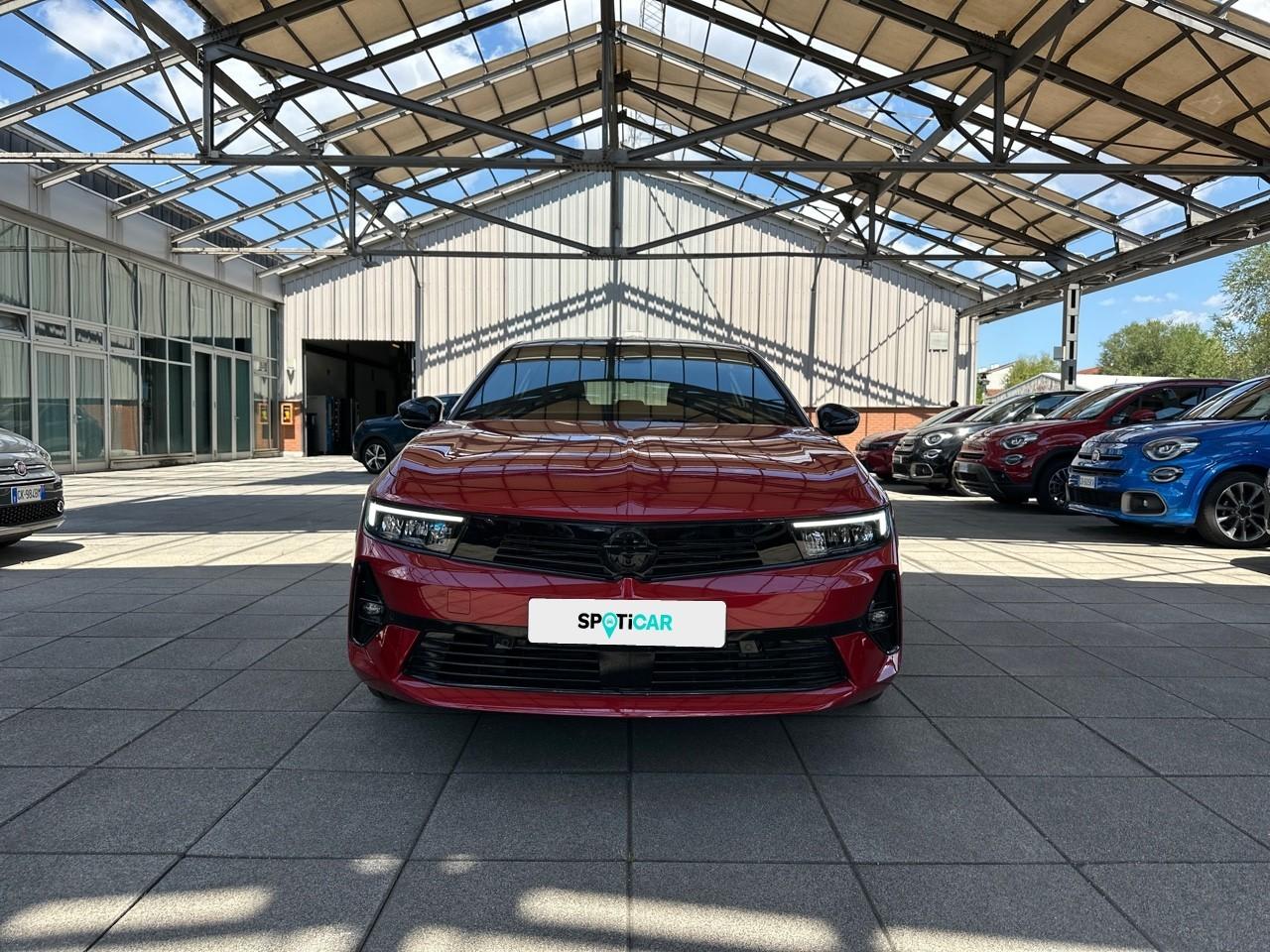Opel Opel Astra usata, con assistenza alla frenata di emergenza