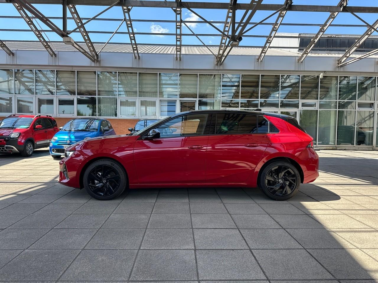 Opel Opel Astra usata, con bracciolo posteriore