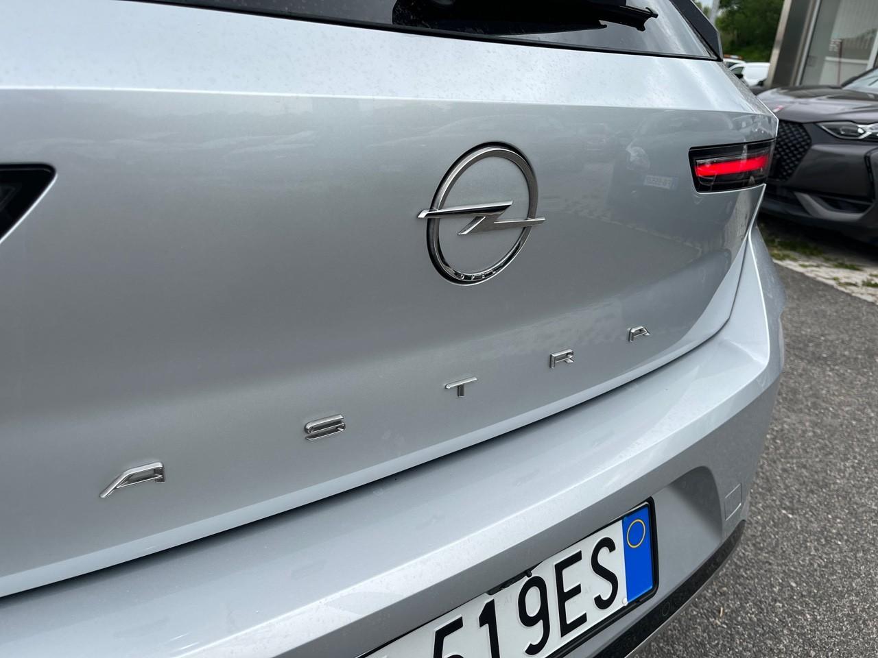 Opel Opel Astra usata, con assistenza alla frenata di emergenza