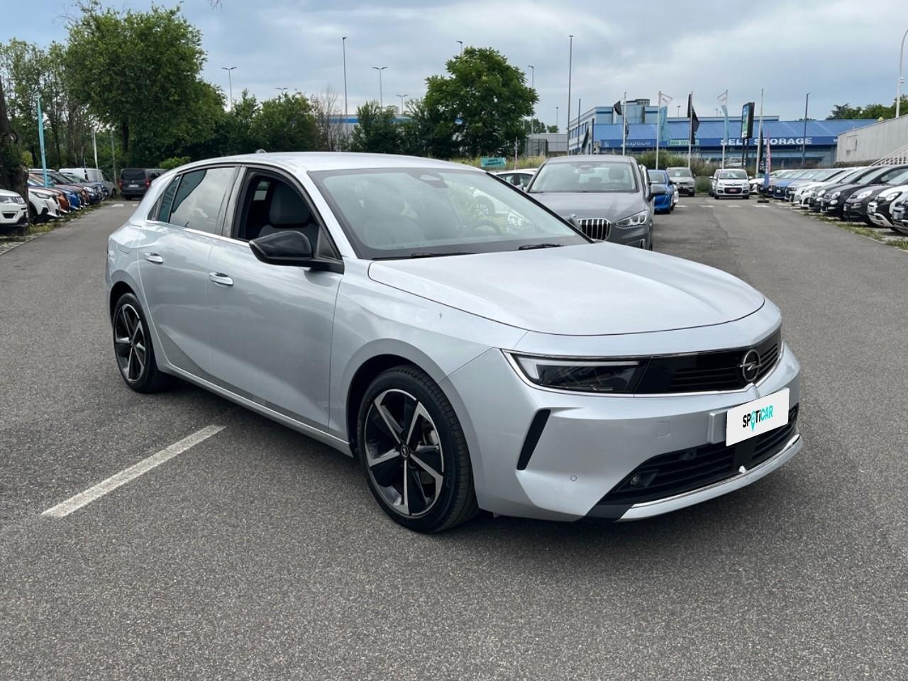 Opel Opel Astra usata, con bracciolo anteriore
