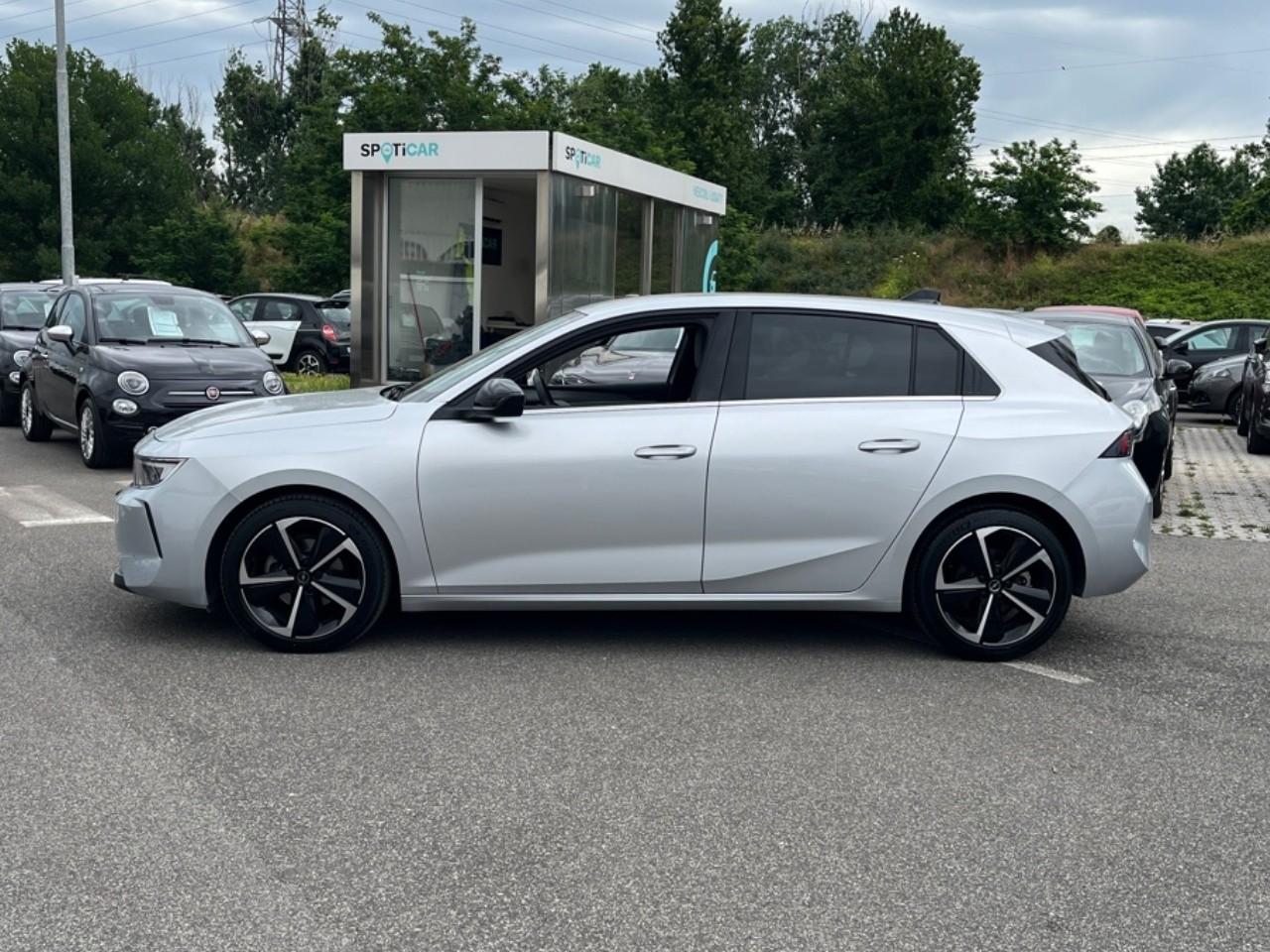 Opel Opel Astra usata, con bracciolo posteriore