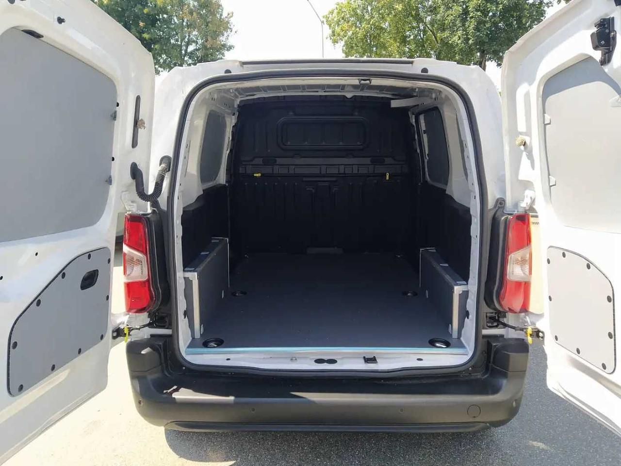 Opel Opel Combo usata, con calotte dei retrovisori nere
