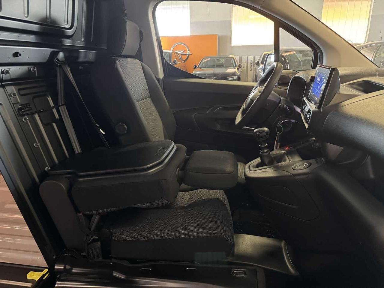 Opel Opel Combo usata, con calotte dei retrovisori nere