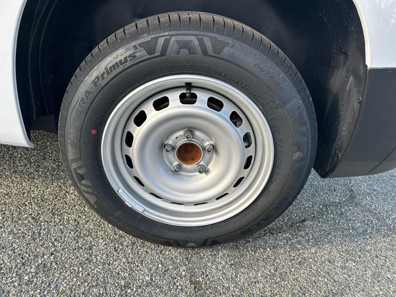 Opel Opel Combo usata, con 2 poggiatesta sedili ant. , con reg. in altezza