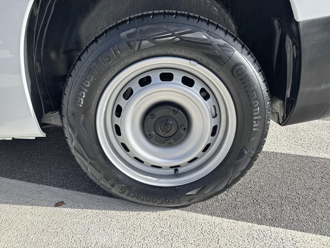 Opel Opel Combo usata, con 3 poggiatesta sedili ant. , con reg. in altezza