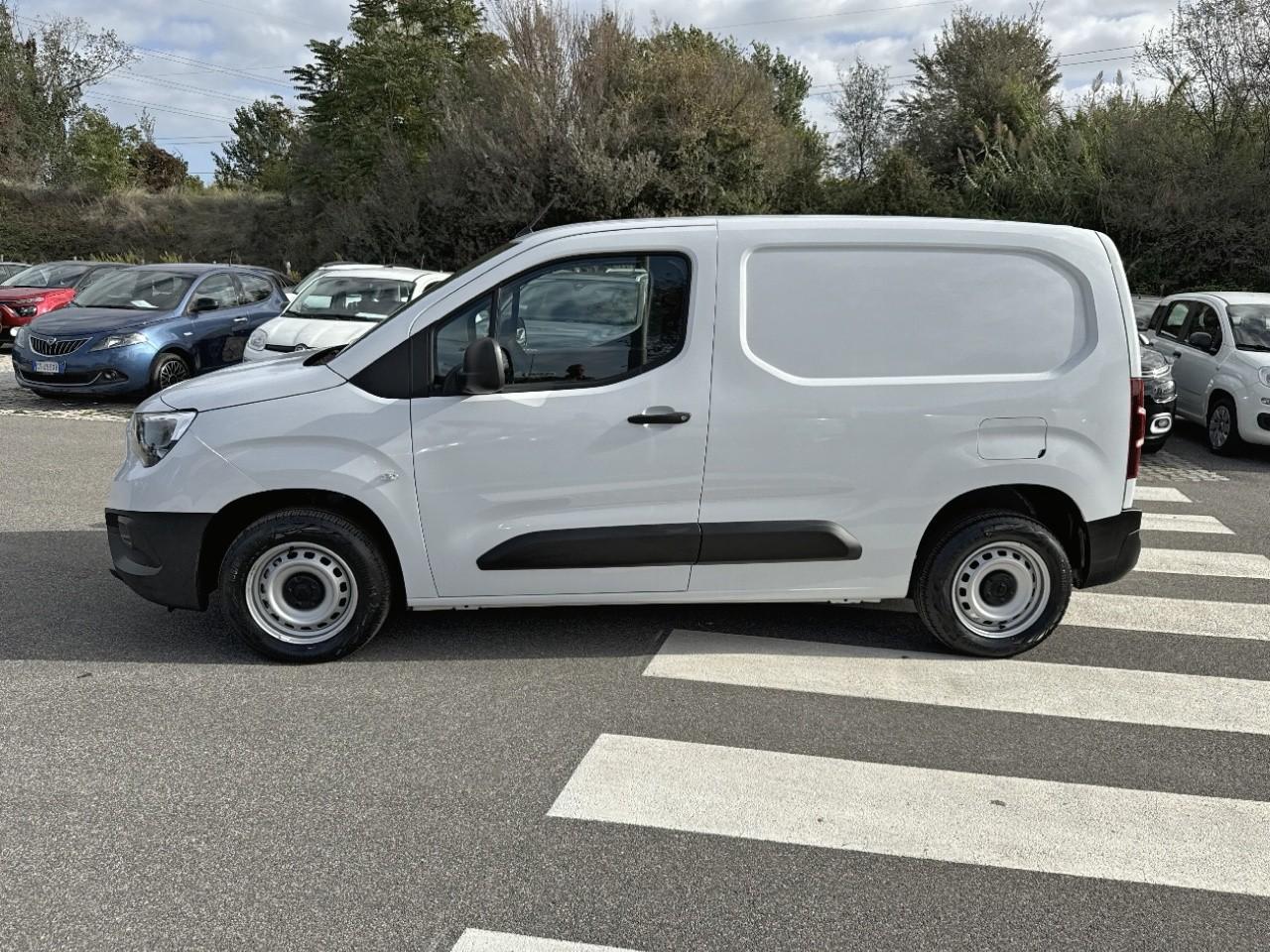 Opel Opel Combo usata, con connessione bluetooth con musica in streaming