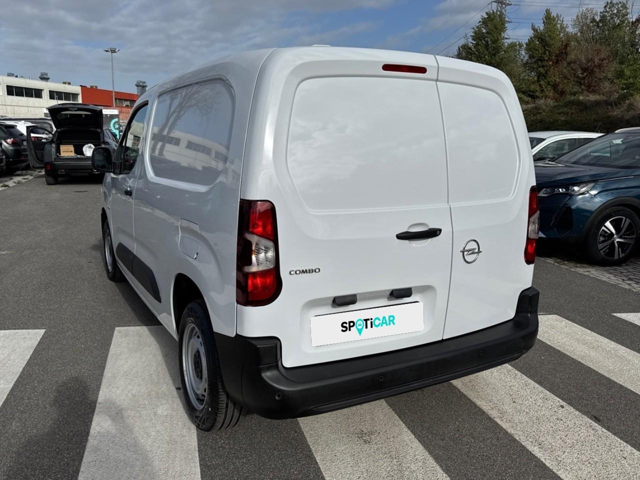 Opel Opel Combo usata, con dispositivi di fissaggio carico con ganci