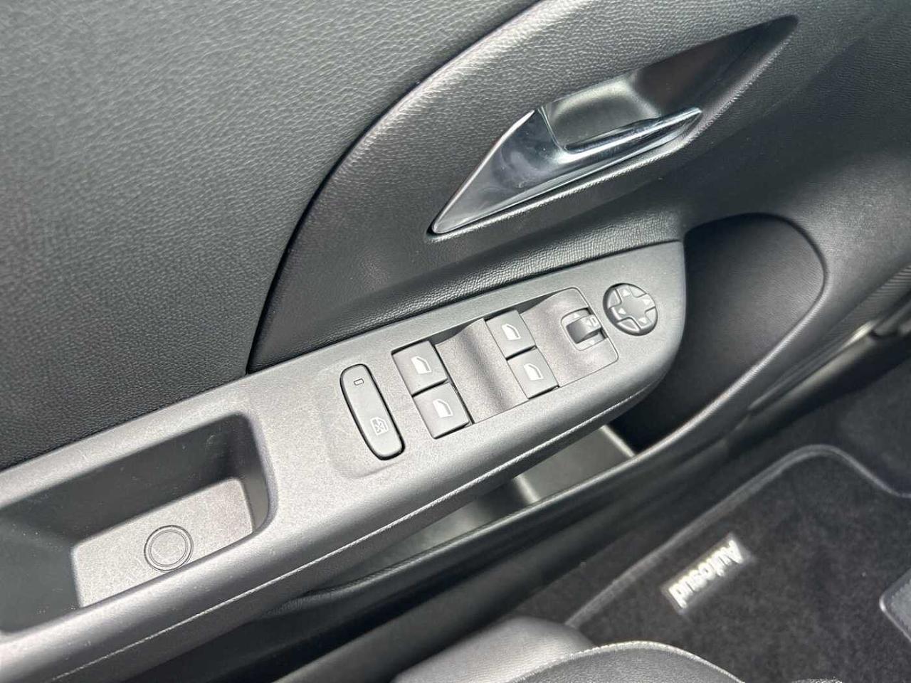 Opel Opel Corsa usata, con 4x Airbag (fontali + laterali)