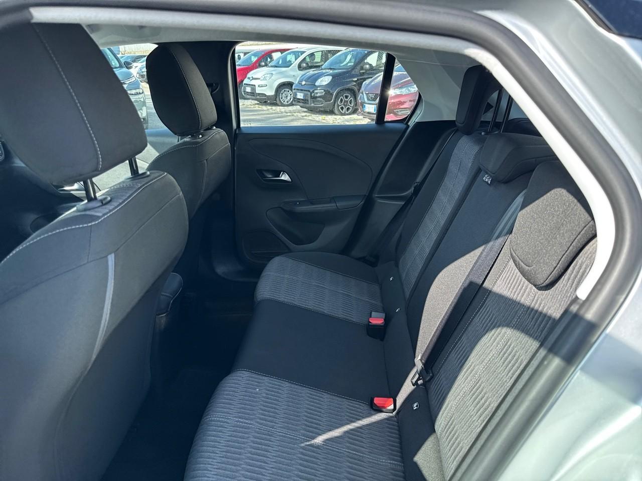 Opel Opel Corsa usata, con 2 poggiatesta sedili ant. e sedili post. , con reg. in altezza