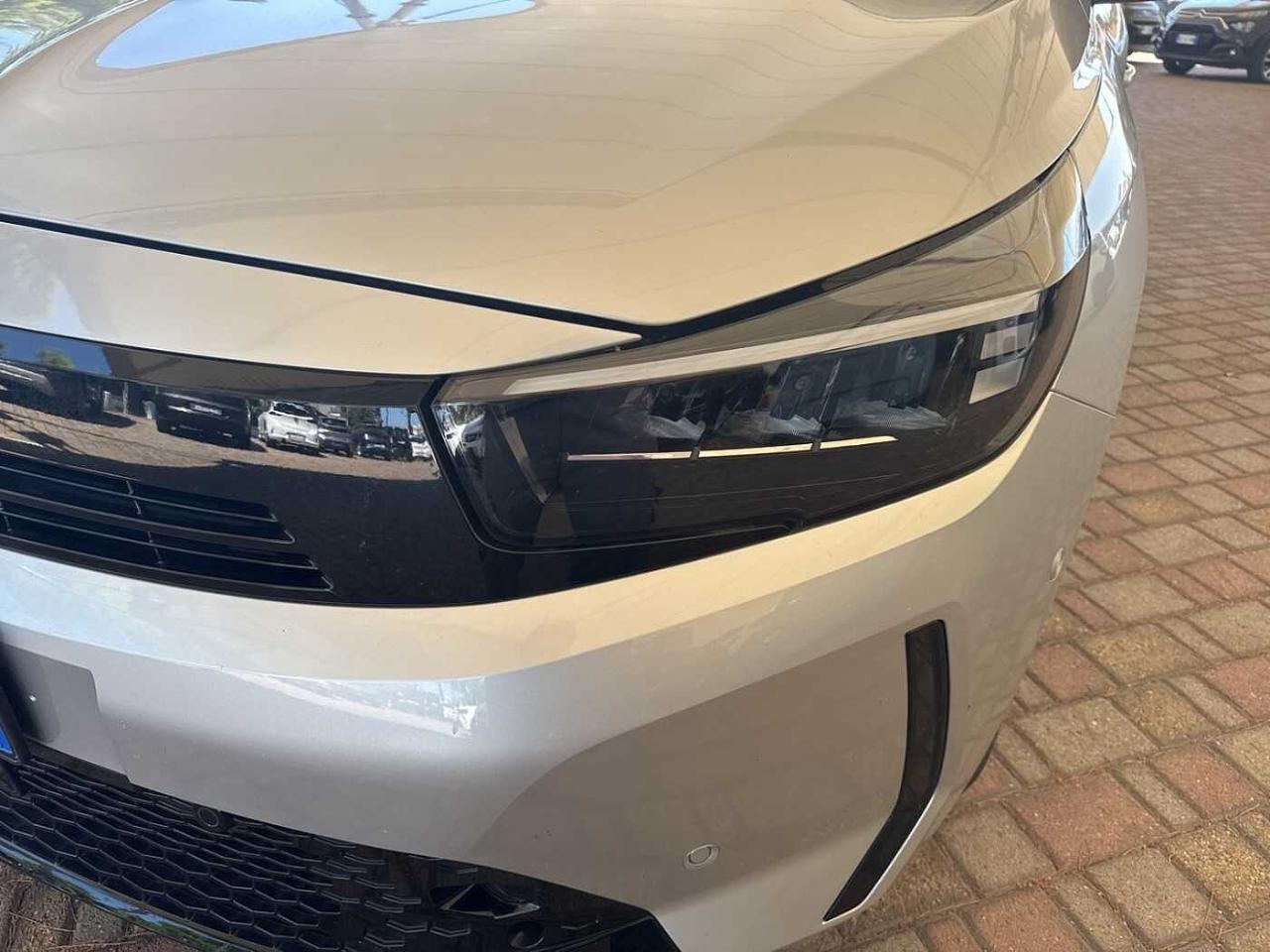 Opel Opel Corsa usata, con sedile posteriore sdoppiabile