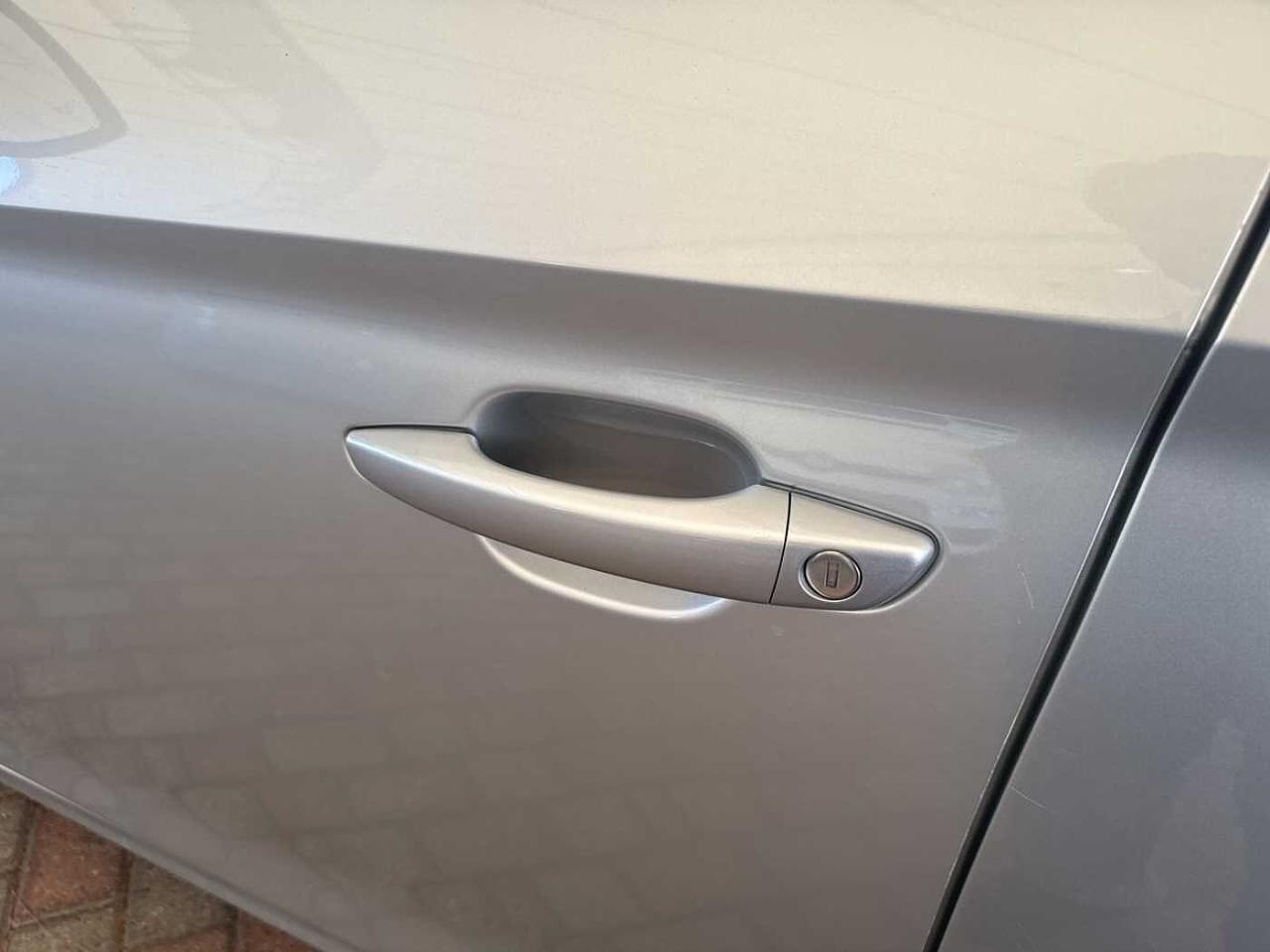 Opel Opel Corsa usata, con volante in pelle