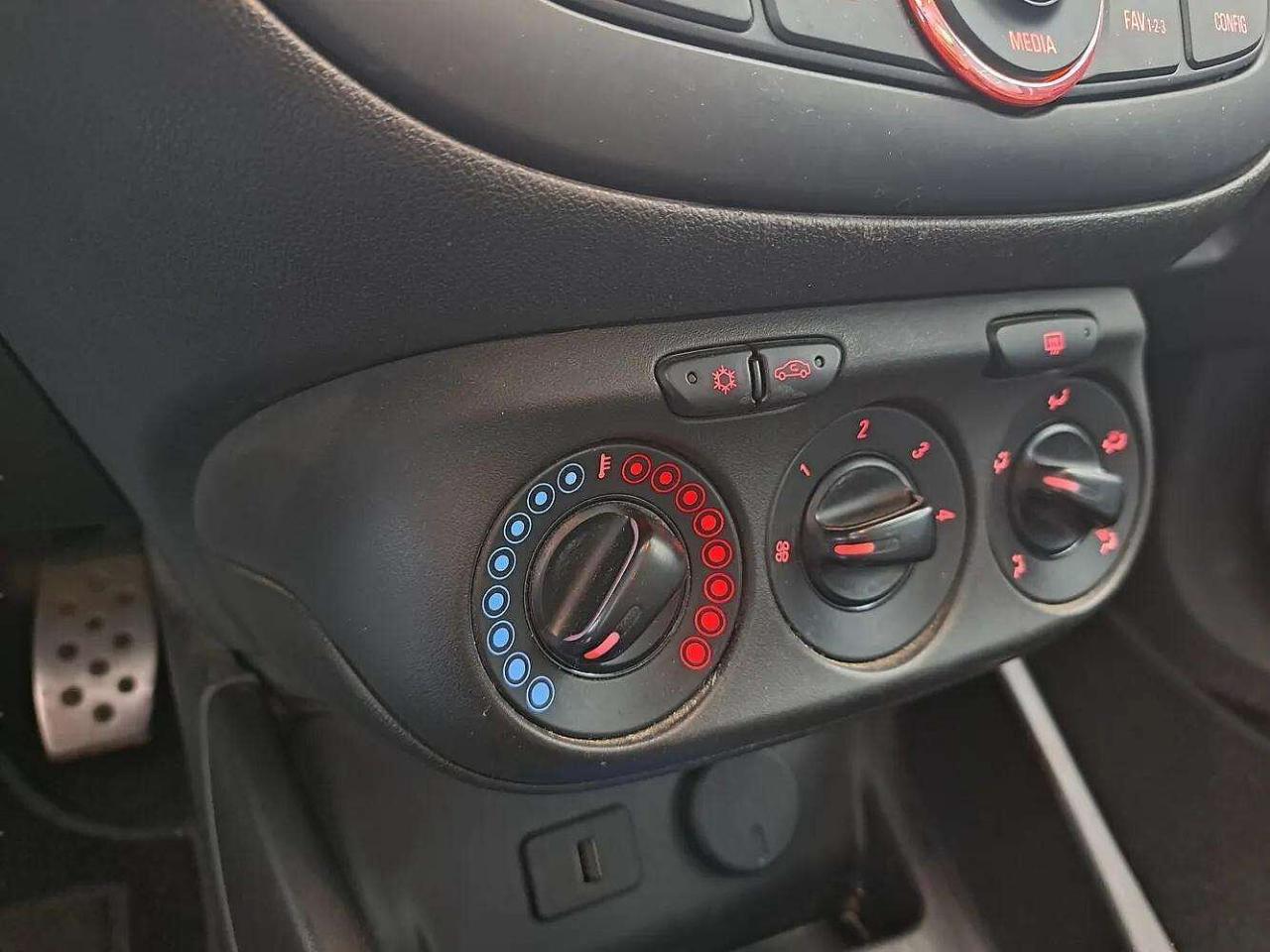 Opel Opel Corsa usata, con luci diurne a led