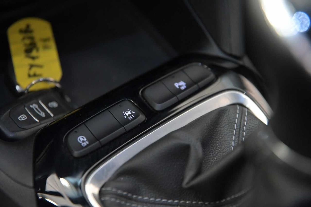 Opel Opel Corsa usata, con assistenza alla frenata