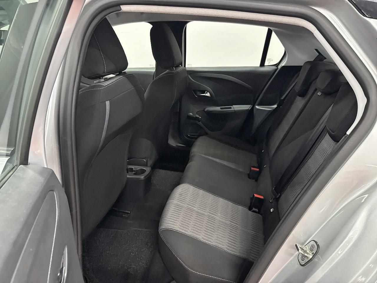 Opel Opel Corsa usata, con 2 poggiatesta sedili ant. e sedili post. , con reg. in altezza