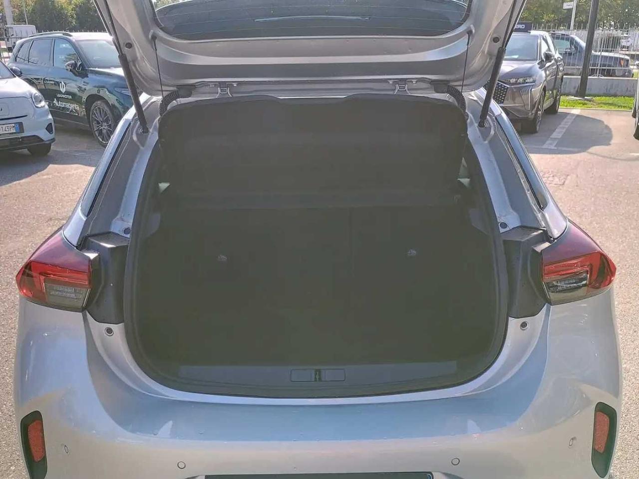 Opel Opel Corsa usata, con bracciolo porta oggetti