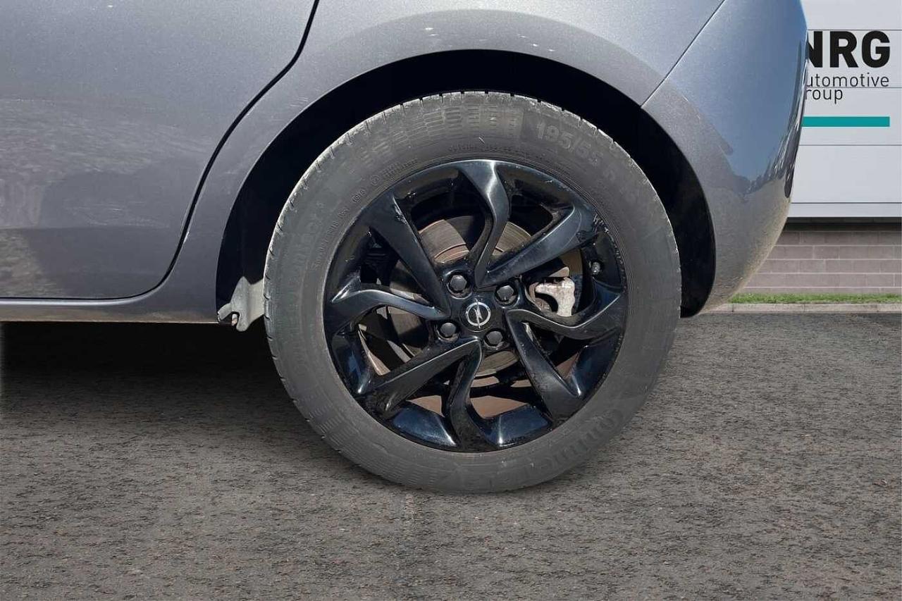 Opel Opel Corsa usata, con cinture di sicurezza anteriori e posteriori a 3 punti