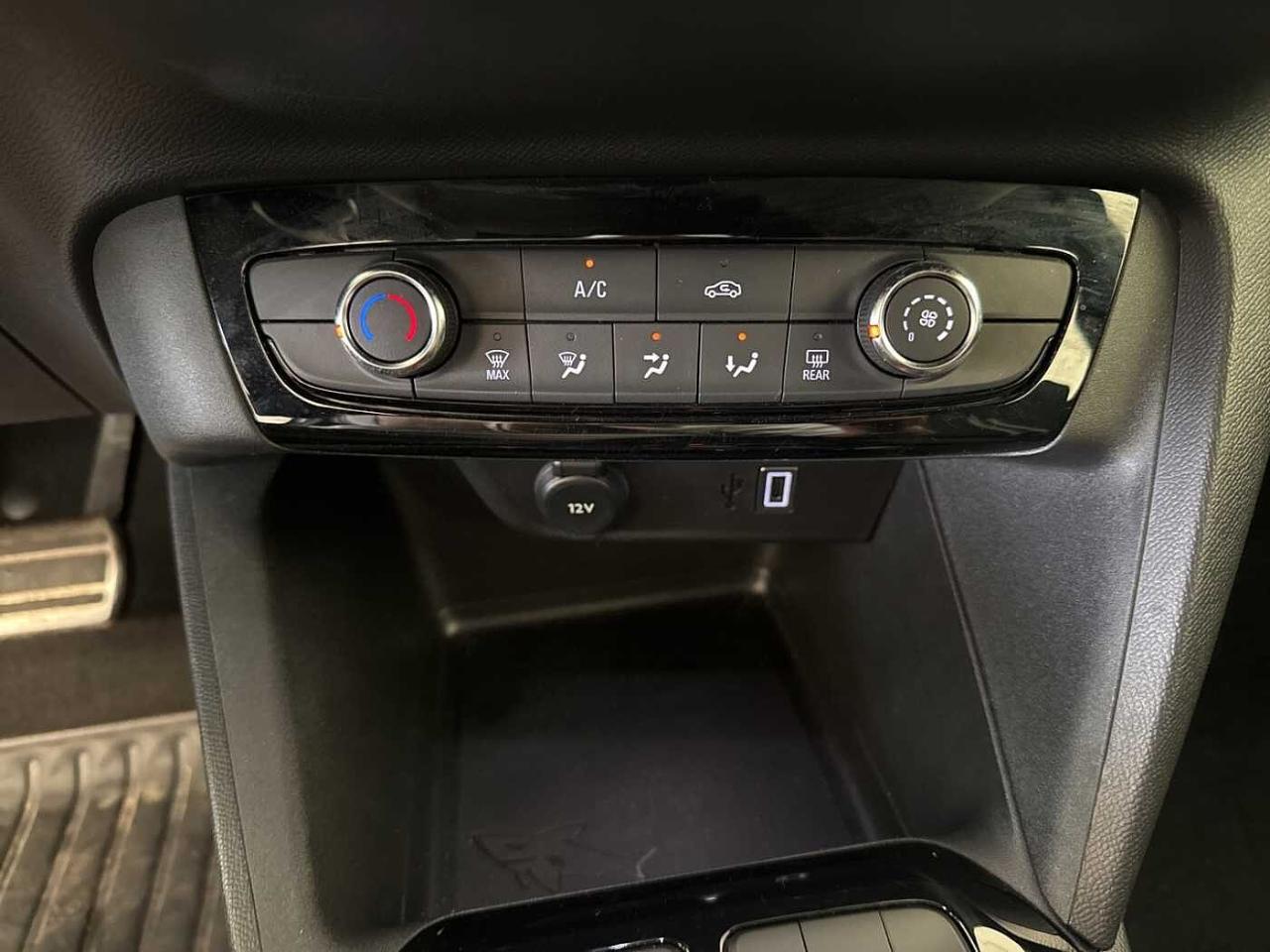 Opel Opel Corsa usata, con bracciolo porta oggetti