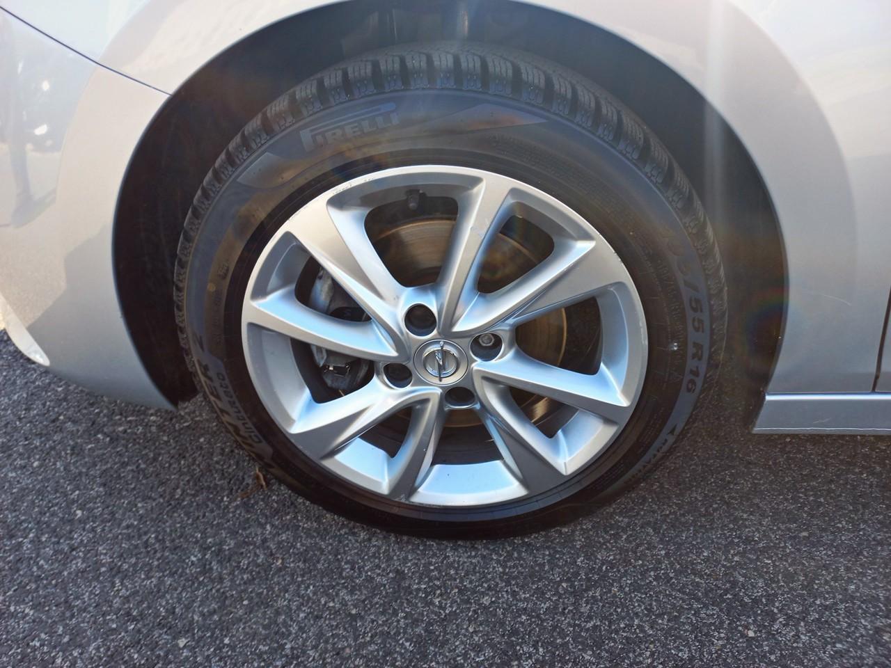 Opel Opel Corsa usata, con 6 altoparlanti