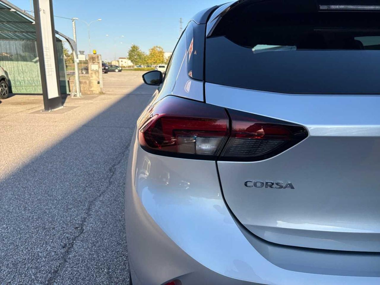 Opel Opel Corsa usata, con b-pillar nero lucido