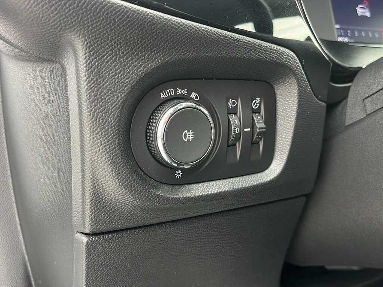 Opel Opel Corsa usata, con airbag frontali e laterali lato guida e passeggero, airbag a tendina anteriori