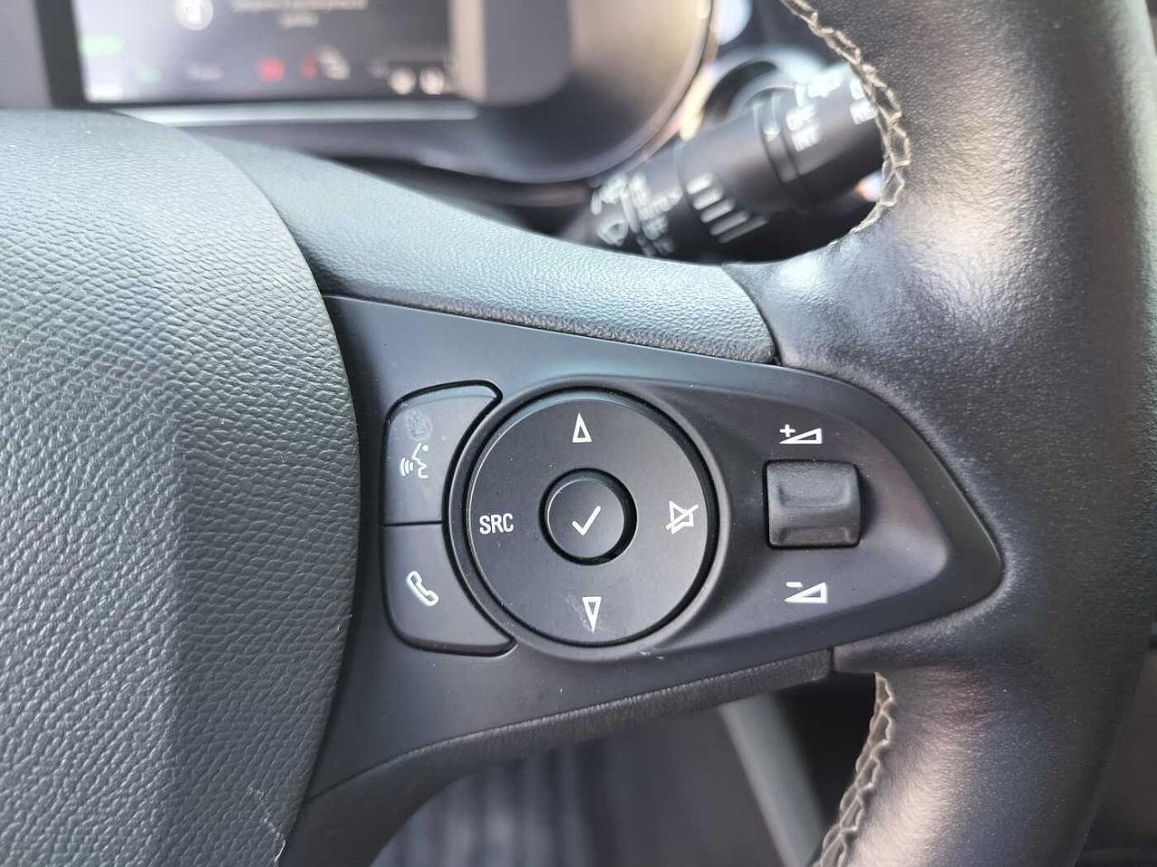 Opel Opel Corsa usata, con comandi radio al volante
