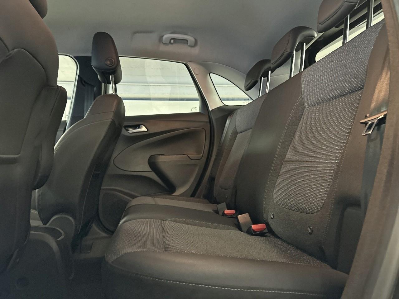 Opel Opel Crossland usata, con 3,5 display multifunzionale pannello strumenti 1 e 8,9, 7,0 display multifunzionale touch screen, plancia 1 e 17,8
