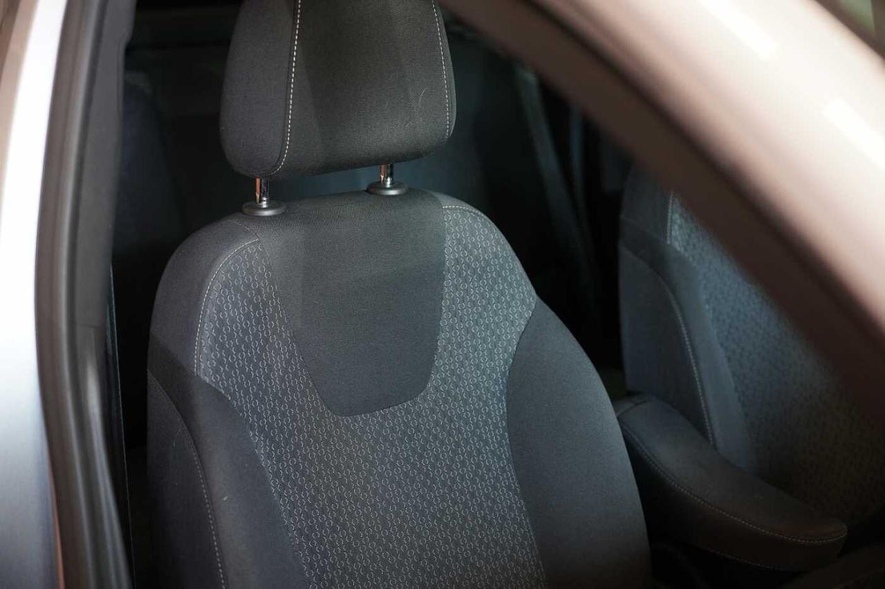 Opel Opel Crossland usata, con cornice dei finestrini di colore nero