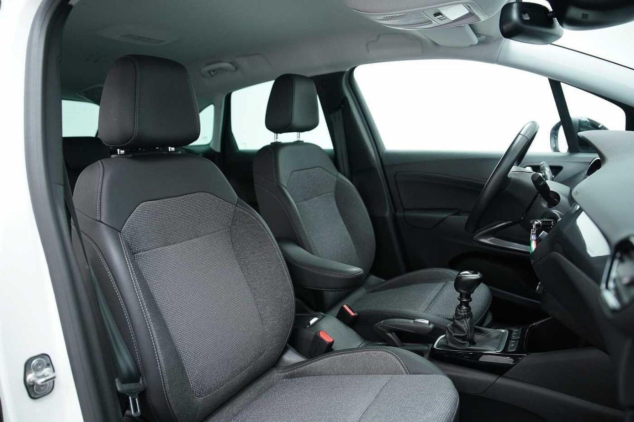 Opel Opel Crossland usata, con cornice dei finestrini di colore nero