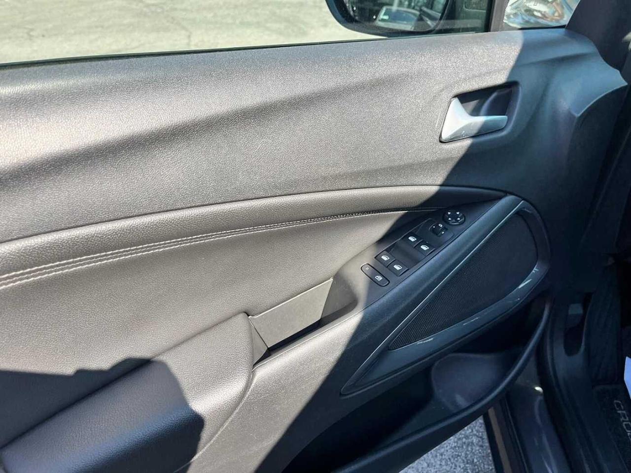 Opel Opel Crossland usata, con alette parasole con specchietto di cortesia
