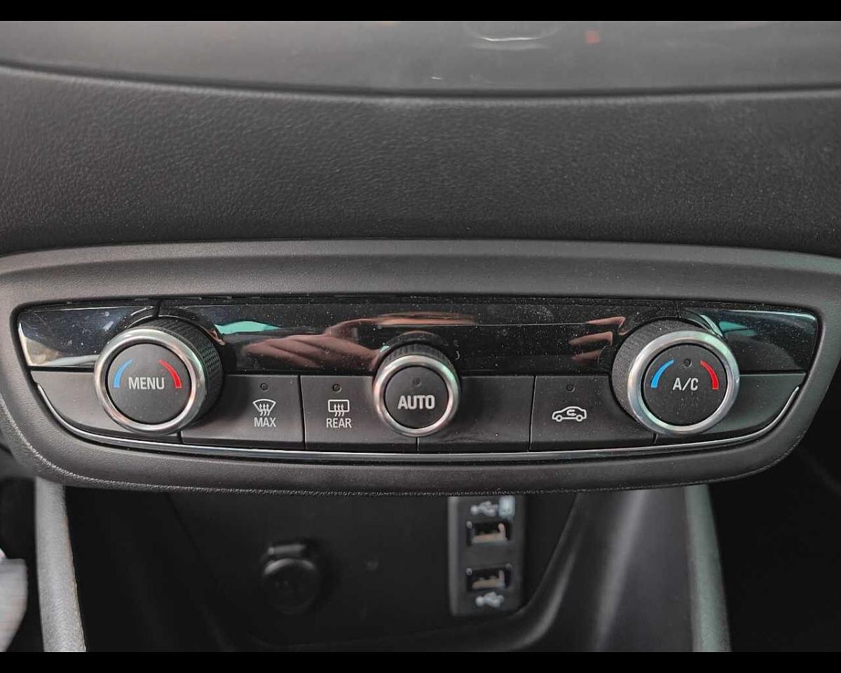 Opel Opel Crossland usata, con barre longitudinali al tetto