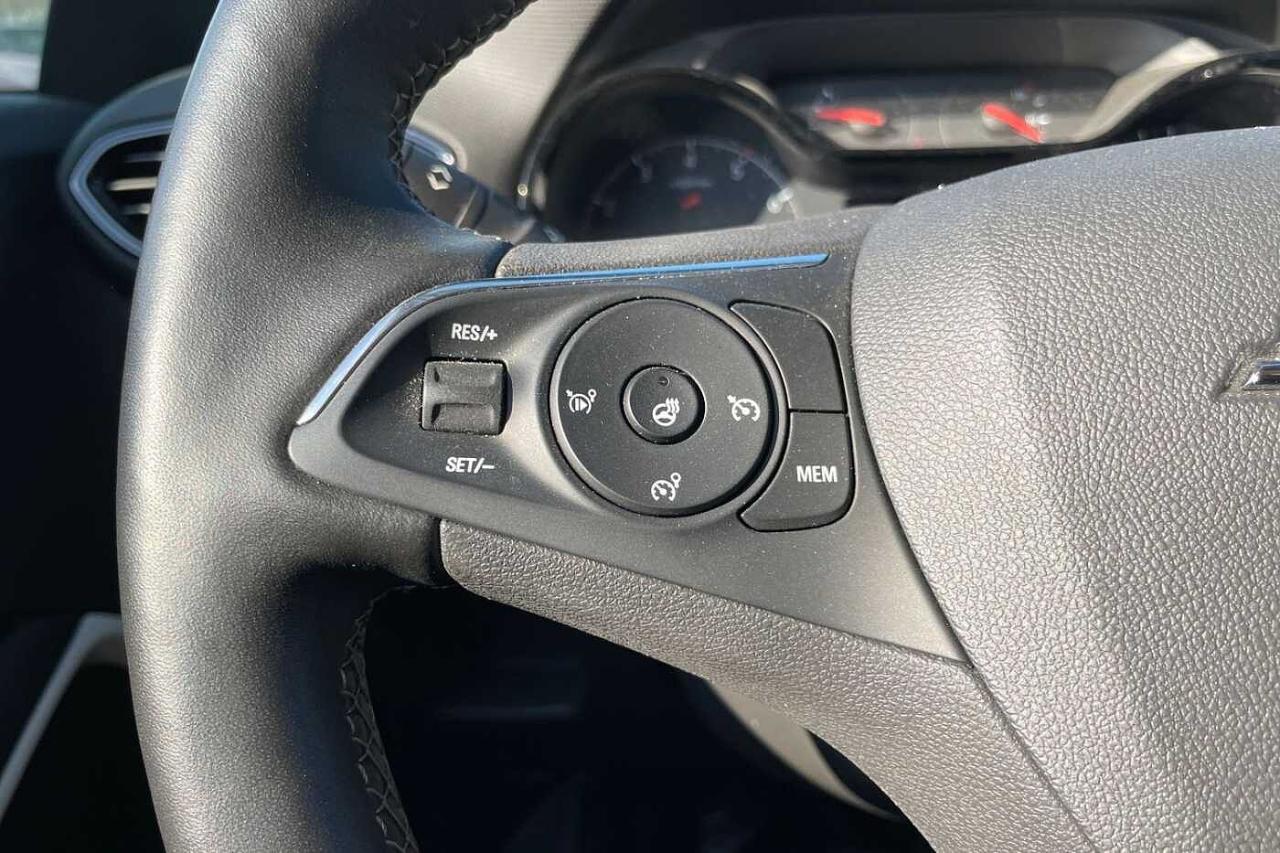 Opel Opel Crossland usata, con comandi infotainment al volante