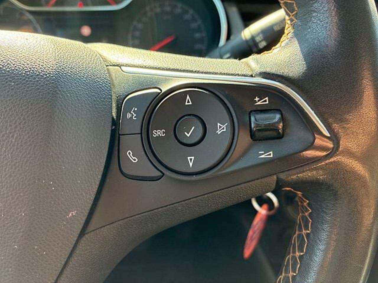 Opel Opel Crossland usata, con cinture di sicurezza posteriori laterali con pretensionatore