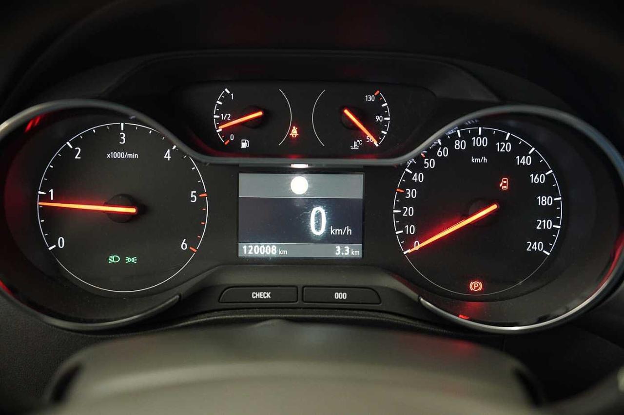 Opel Opel Crossland usata, con bracciolo porta oggetti