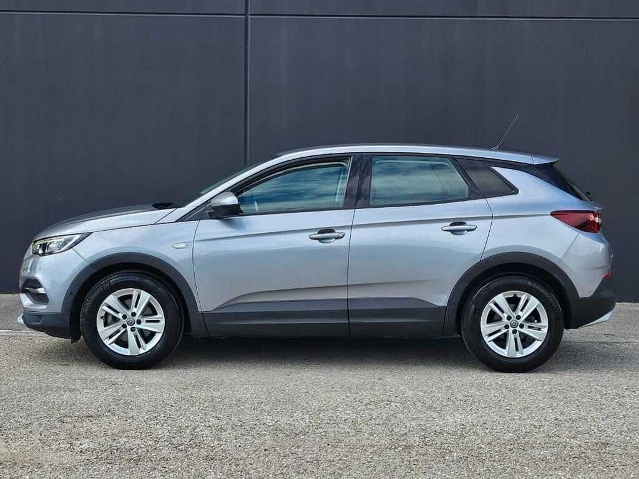 Opel Opel Grandland usata, con apertura del bagagliaio standard