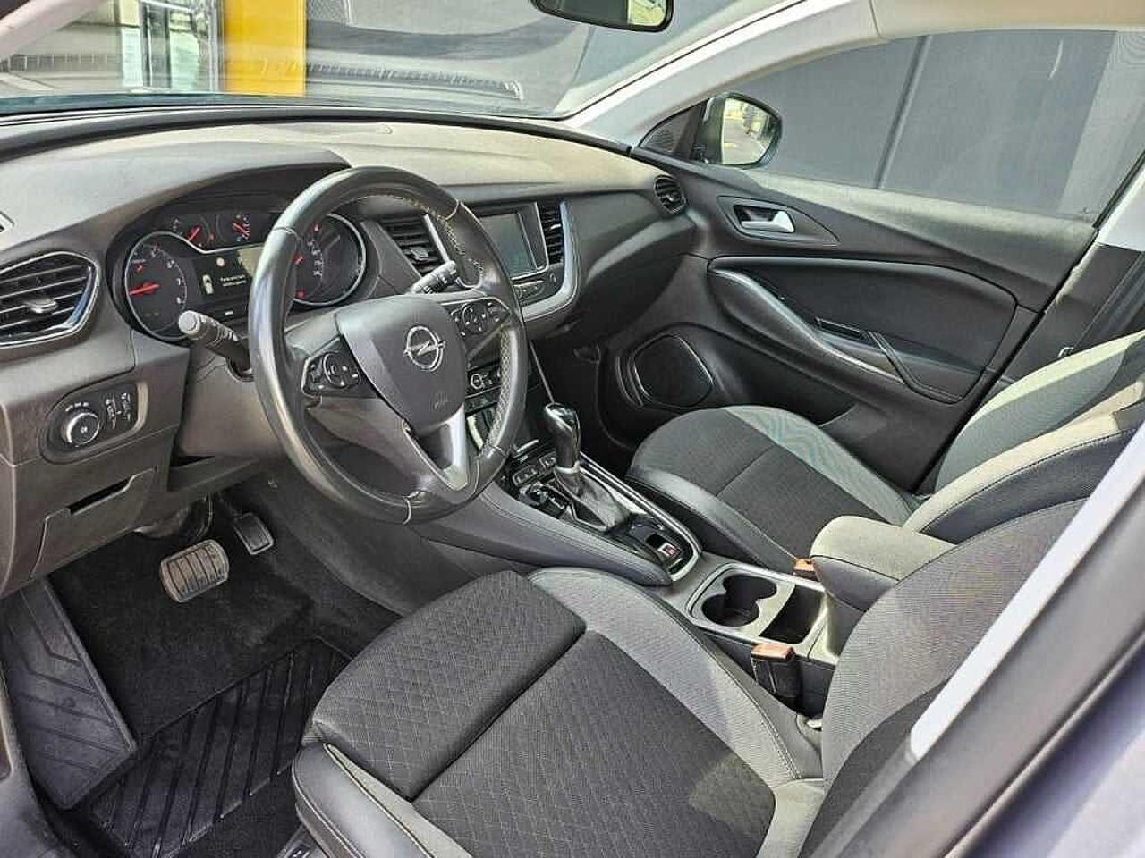 Opel Opel Grandland usata, con cofano colore carrozzeria