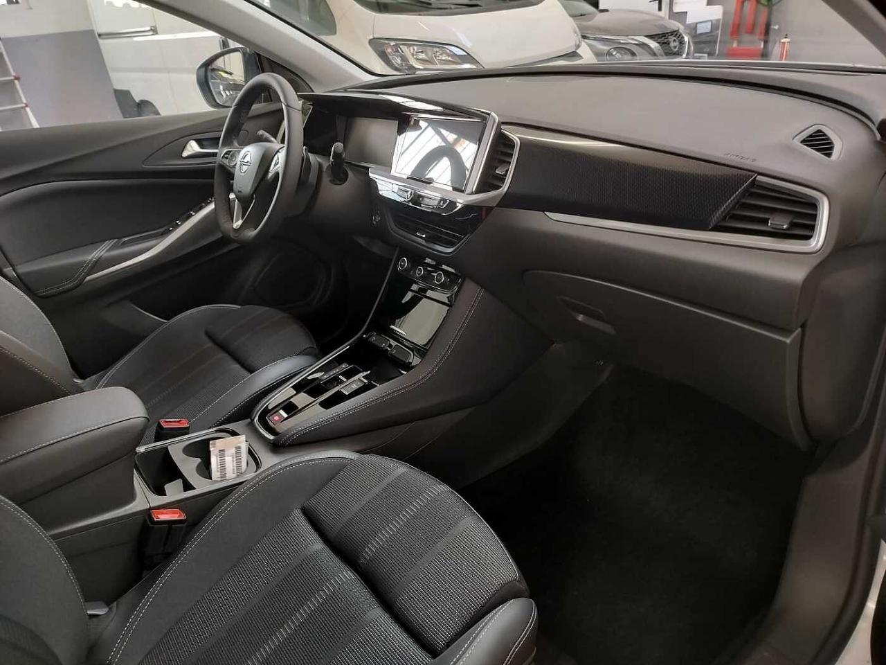 Opel Opel Grandland usata, con attacchi isofix posteriori e sedile passeggero