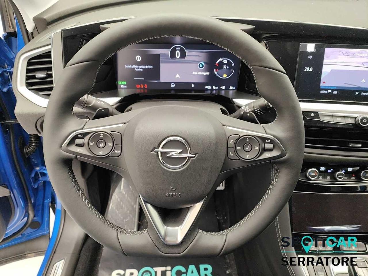 Opel Opel Grandland usata, con bumper anteriori, posteriori e passaruota colore nero carrozzeria