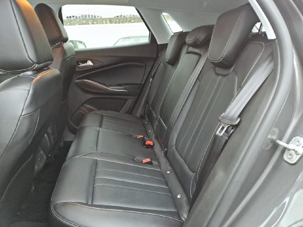 Opel Opel Grandland usata, con 3,5 display multifunzionale Pannello strumenti 1 e 10,7, 8,0 display multifunzionale touch screen, Plancia 1 e 20,3