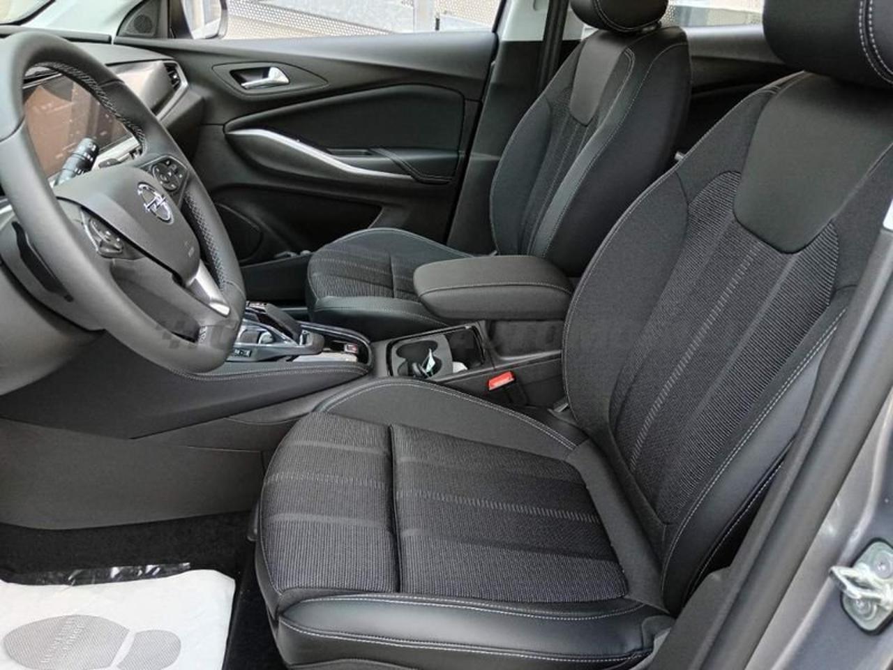 Opel Opel Grandland usata, con pacchetto sportivo
