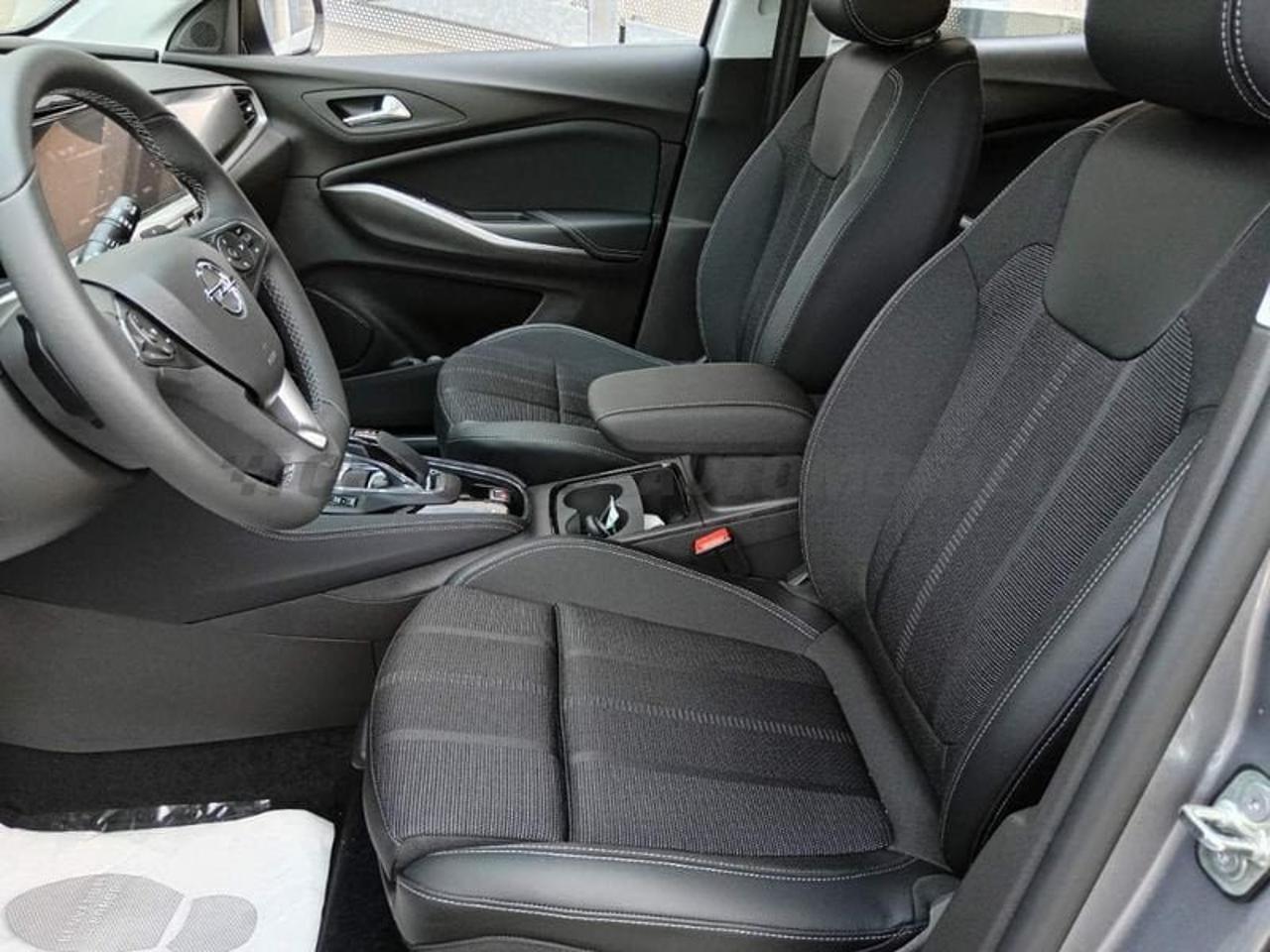 Opel Opel Grandland usata, con pacchetto sportivo